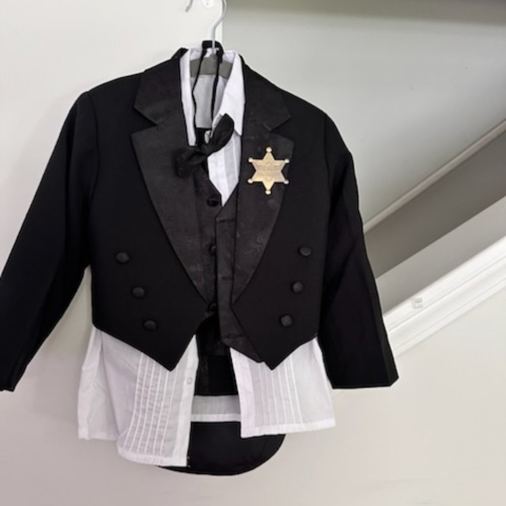 Boys Classic Fit Tuxedo Suit 5 Pieces Set Formal Wear Wedding Outfit with Vest